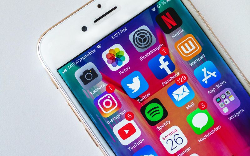promote Twitch streams on other social media platforms